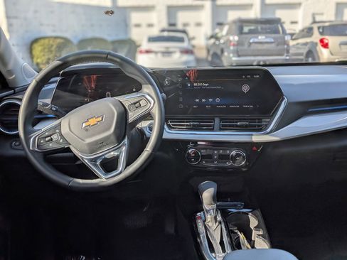 Certified 2025 Chevrolet Trax LT w/ LT Convenience Package image 19