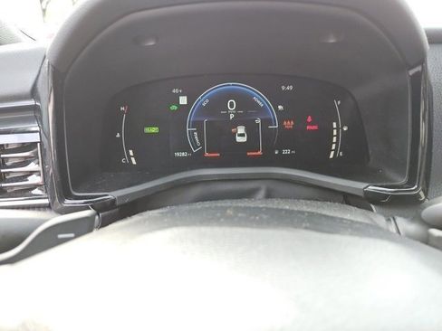 Used 2025 Toyota Camry SE w/ Convenience Package image 5