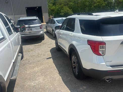 Used 2023 Ford Explorer XLT w/ Equipment Group 202A AWD/4WD image 3
