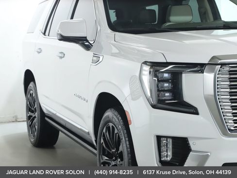 Used 2021 GMC Yukon Denali w/ Denali Premium Package AWD/4WD image 12