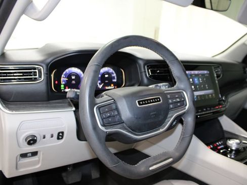 Used 2022 Jeep Wagoneer Series III w/ Flexible Seating Group AWD/4WD image 18