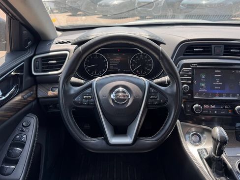 Used 2017 Nissan Maxima Platinum w/ Interior Lighting Package FWD image 11