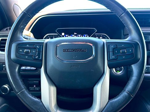 Used 2021 GMC Yukon Denali w/ Denali Premium Package image 27