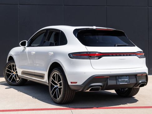 Certified 2026 Porsche Macan AWD/4WD image 3