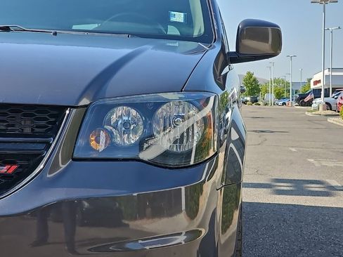 Used 2018 Dodge Grand Caravan SE image 31