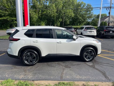 Used 2024 Nissan Rogue SV AWD/4WD image 6