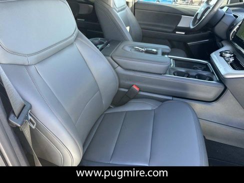 New 2025 Ford Expedition Active image 13