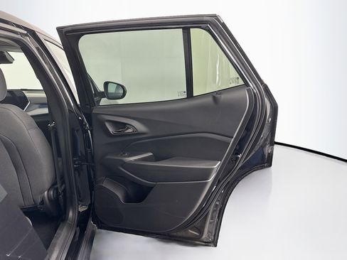 Used 2025 Chevrolet Trax LS image 28