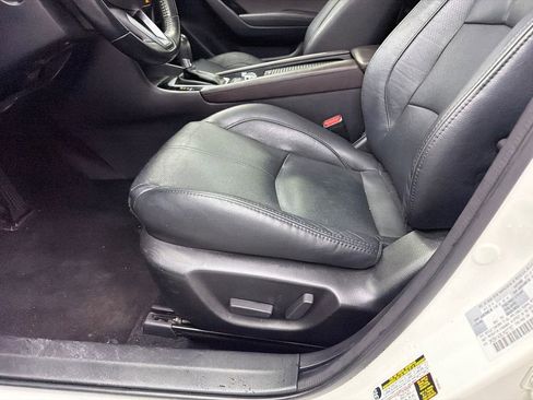 Used 2018 MAZDA MAZDA3 Grand Touring image 10