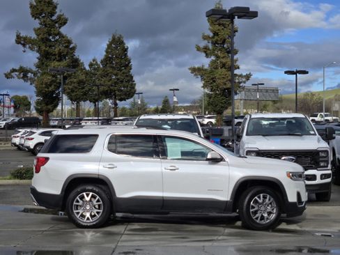 Used 2021 GMC Acadia SLT image 3