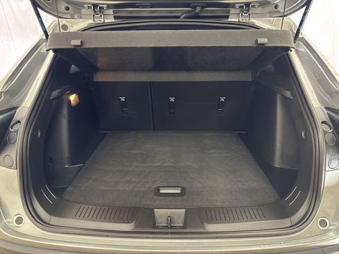 Certified 2025 Chevrolet Trax RS w/ Sunroof Package FWD image 24