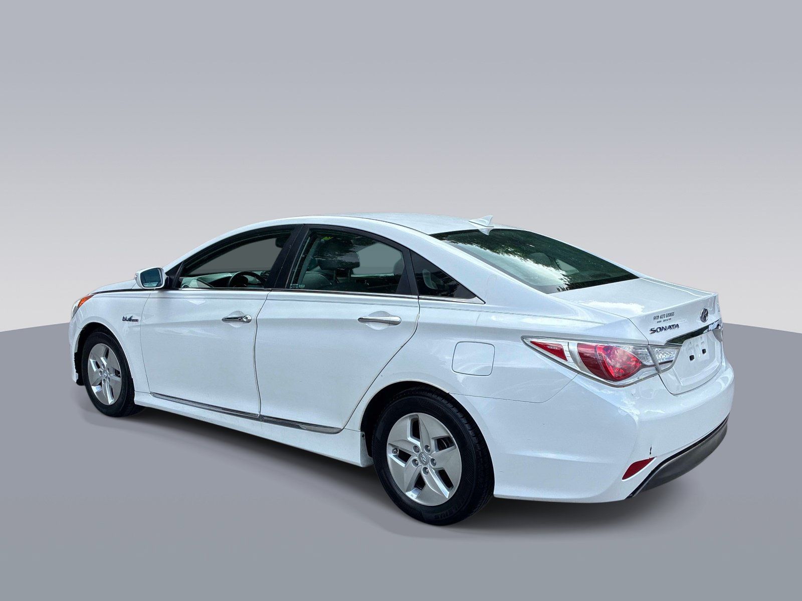 Used 2012 Hyundai Sonata Hybrid w/ Leather Pkg FWD image 3