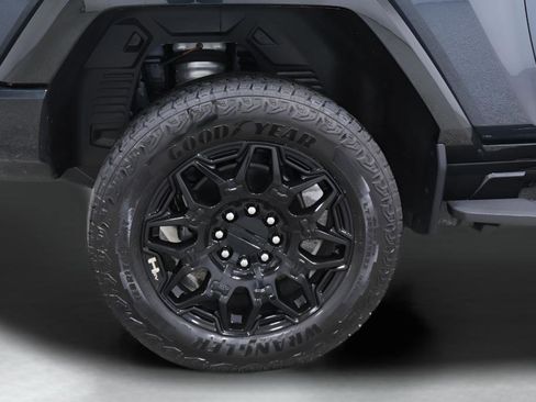 Used 2025 GMC Hummer EV 3X w/ LPO, Illumination Package image 37