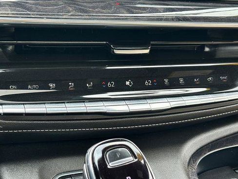 Used 2022 Cadillac Escalade ESV Premium Luxury AWD/4WD image 21