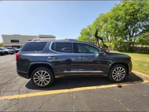 Used 2021 GMC Acadia Denali w/ Denali Technology Package image 2