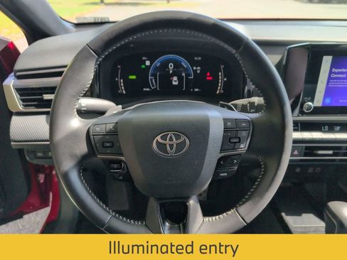 Used 2025 Toyota Camry SE FWD image 15