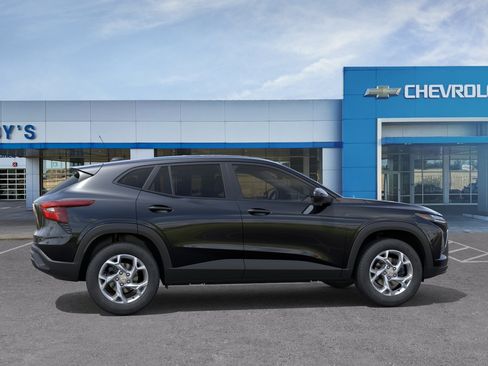 New 2026 Chevrolet Trax LS w/ LS Convenience Package FWD image 6