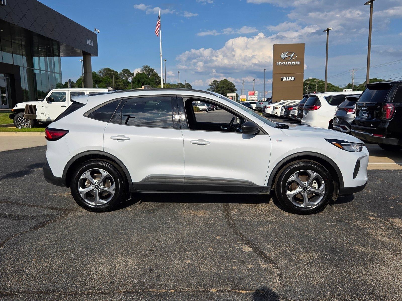 Used 2026 Ford Escape ST-Line FWD image 13