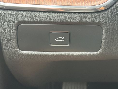 Used 2023 Volvo XC60 B5 Plus w/ Climate Package FWD image 32