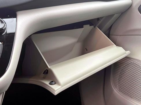 Certified 2023 Chrysler Pacifica Touring-L FWD image 29