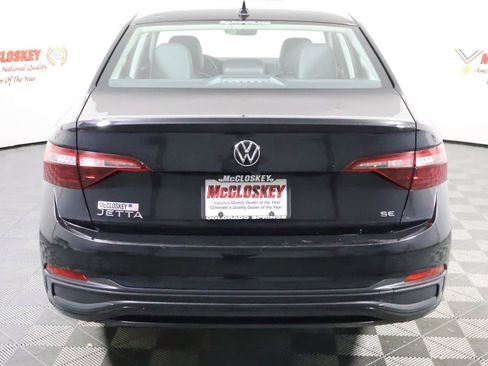 Used 2024 Volkswagen Jetta SE image 8