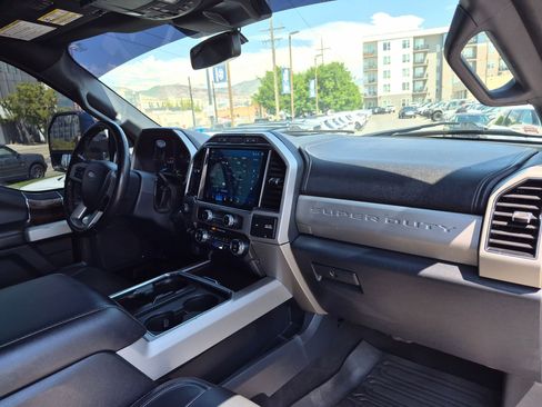 Used 2022 Ford F350 Lariat w/ Lariat Ultimate Package AWD/4WD image 32