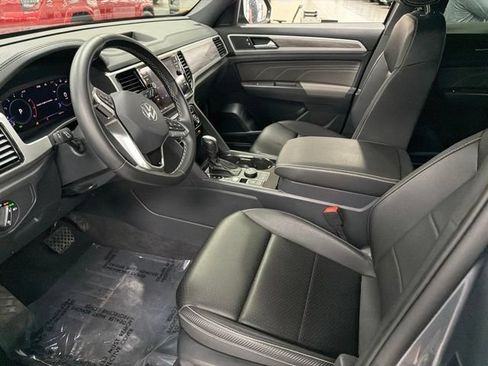 Used 2023 Volkswagen Atlas Cross Sport SE w/ Black Wheel Package AWD/4WD image 15
