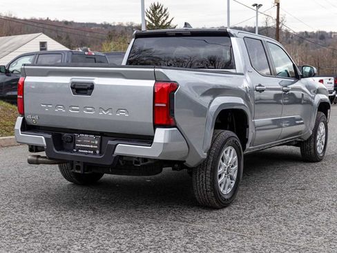Used 2025 Toyota Tacoma SR5 image 4