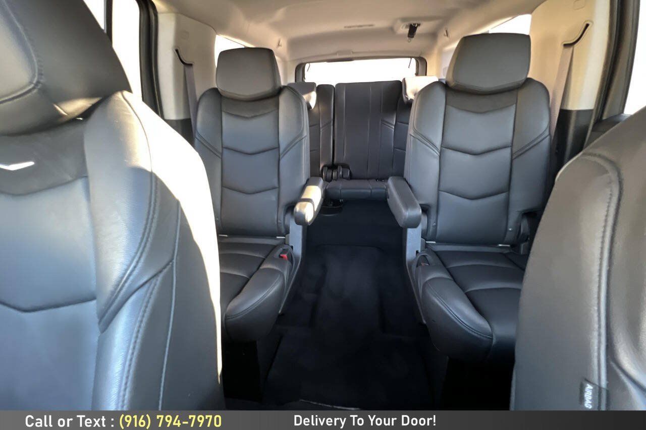 Used 2017 Cadillac Escalade ESV Luxury AWD/4WD image 32