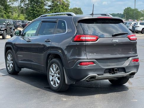 Used 2018 Jeep Cherokee Limited w/ Luxury Group AWD/4WD image 17