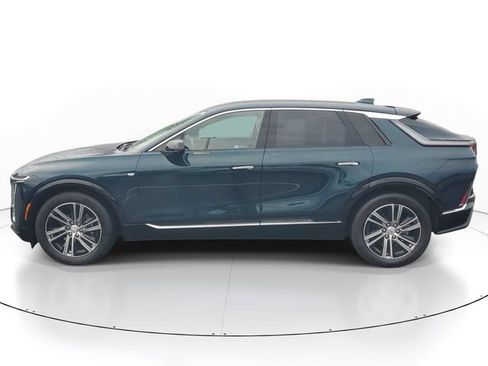 Certified 2024 Cadillac Lyriq Luxury AWD/4WD image 2