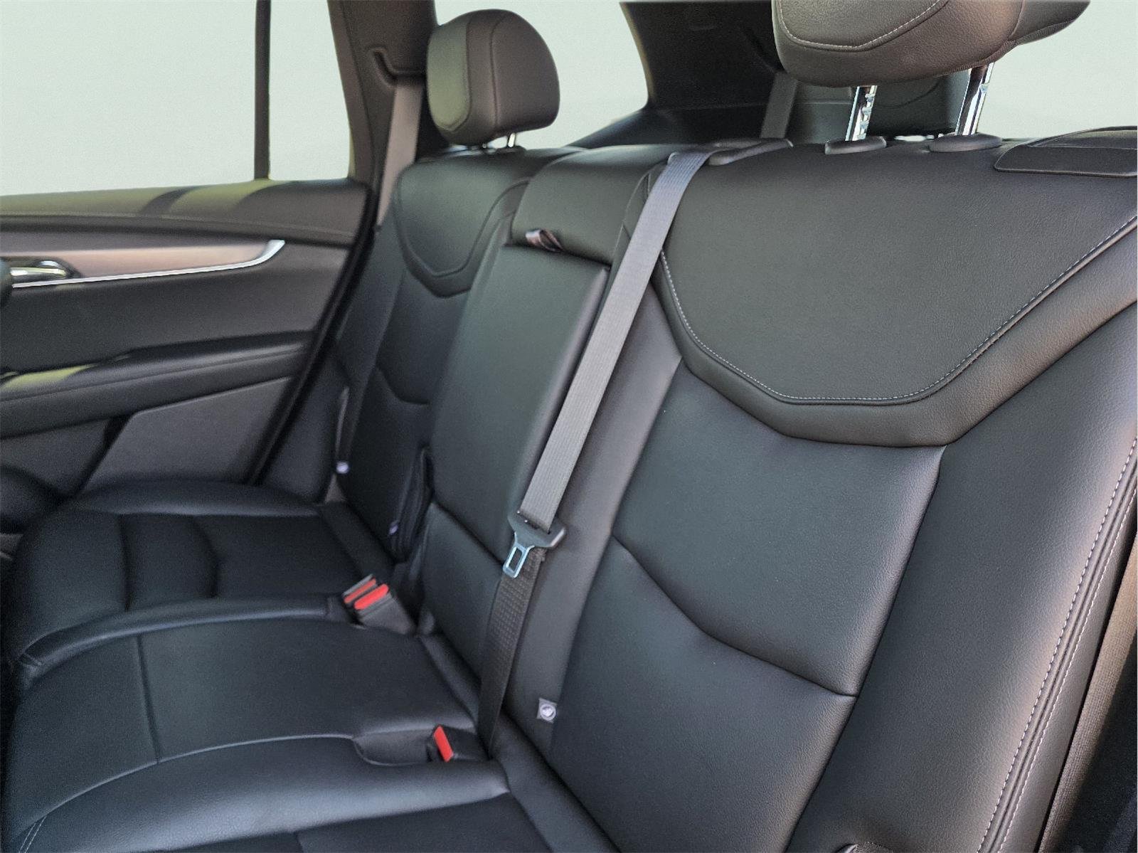 Used 2024 Cadillac XT6 Luxury w/ LPO, Floor Liner Package FWD image 28