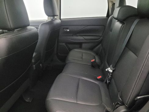 Used 2016 Mitsubishi Outlander SEL AWD/4WD image 18
