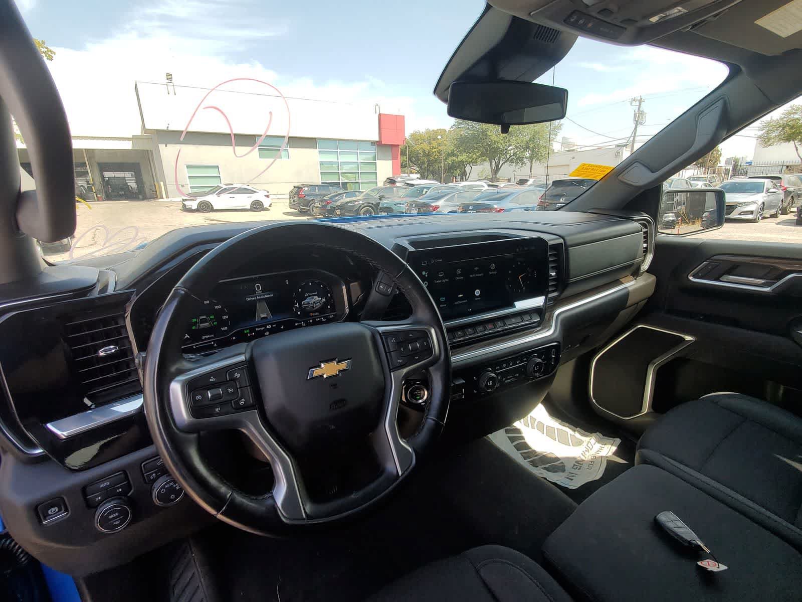 Used 2025 Chevrolet Silverado 1500 LT AWD/4WD image 13