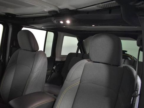 Used 2025 Jeep Wrangler Unlimited Sahara AWD/4WD image 10