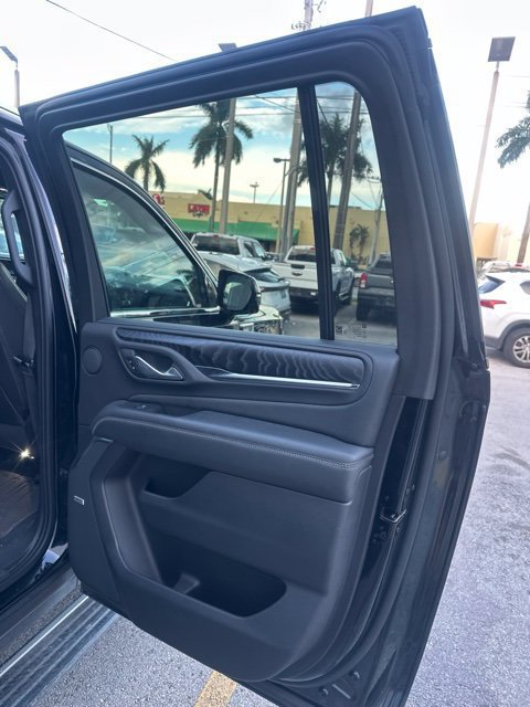 Used 2022 GMC Yukon XL Denali RWD image 11