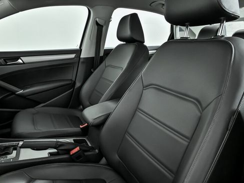 Used 2022 Volkswagen Passat 2.0T SE image 18