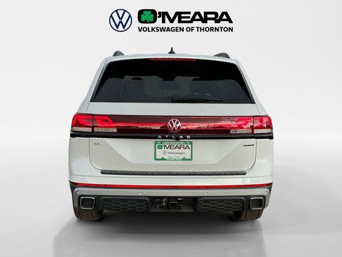 New 2026 Volkswagen Atlas Peak Edition image 4