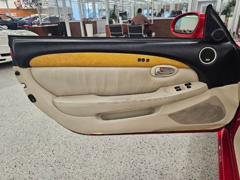 Used 2002 Lexus SC 430 Convertible image 30