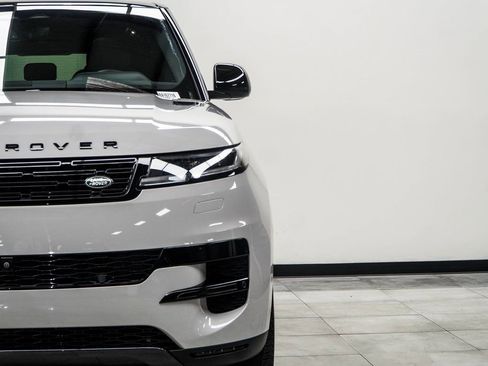 Used 2024 Land Rover Range Rover Sport SE image 4