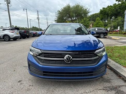 Used 2024 Volkswagen Jetta SE FWD image 3
