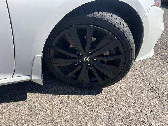 Used 2022 Nissan Altima 2.5 SR w/ Midnight Edition Package FWD image 9