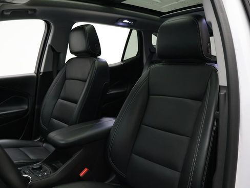 Used 2024 GMC Terrain SLT w/ Tech Package image 13