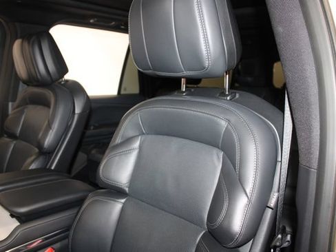 Used 2025 Lincoln Navigator L Reserve w/ Jet Appearance Package AWD/4WD image 10