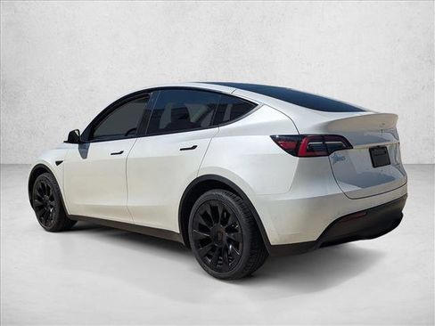 Used 2021 Tesla Model Y Long Range image 7