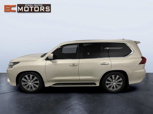 Used 2016 Lexus LX 570 4WD w/ Luxury Package image 4