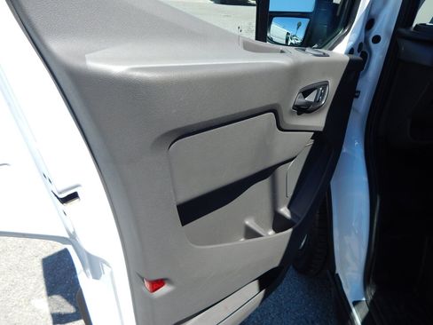 Used 2024 Ford Transit 350 XLT RWD image 19