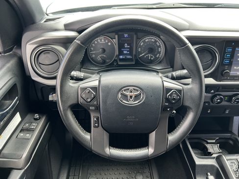 Used 2017 Toyota Tacoma TRD Off-Road w/ Tow Package AWD/4WD image 25