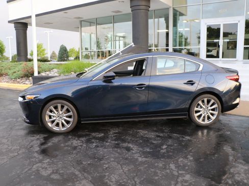 Used 2025 MAZDA MAZDA3 s FWD image 2