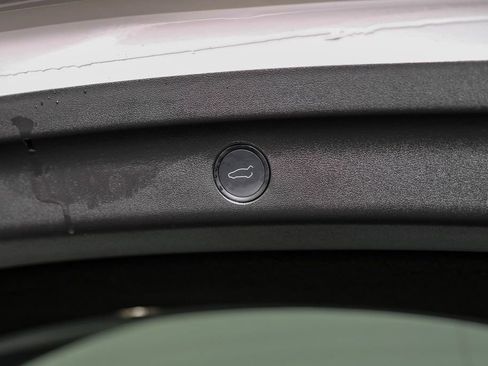 Used 2021 Tesla Model Y Long Range image 48